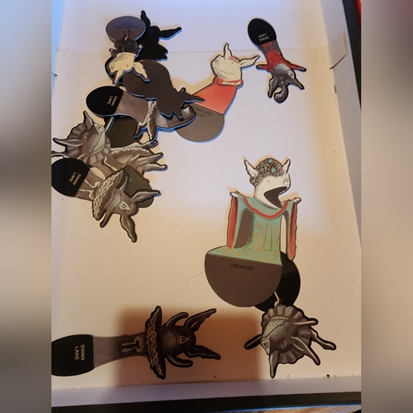 🎉Make Offer Sale🎉 Teatro Olivia Fold Out Theater - Picture 9 of 14